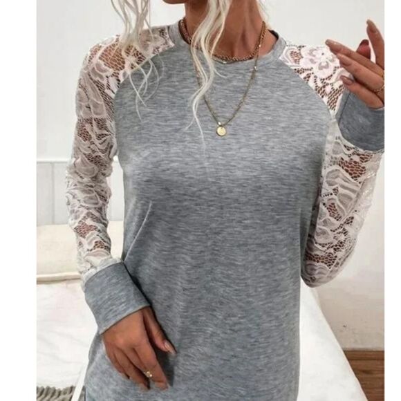 STUNNING Gray with White Lace Sleeve Top  Size S-M - Picture 1 of 4